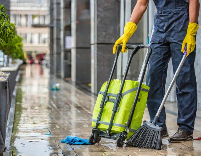 Effortless Clean: Top-notch Cleaning Services for Commercial Offices in Leeds